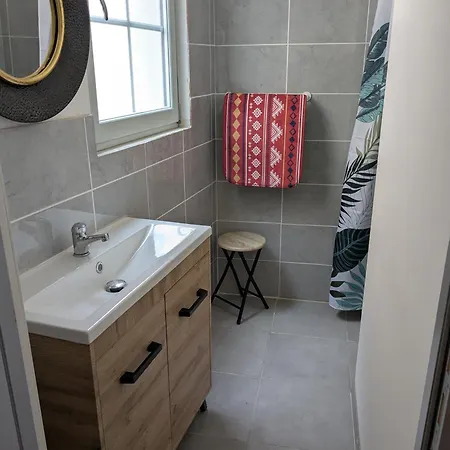 Chez Cornelia ベッド・アンド・ブレックファスト エスタン